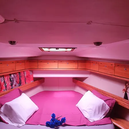 Mar Y Tierra Cisco 2 Hotel en barco *